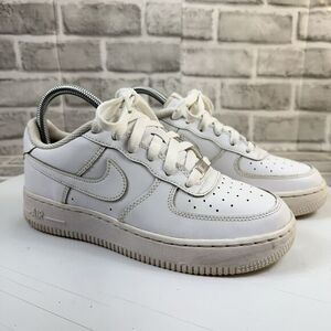 Nike Air Force 1 '07 Low Womens Size 7 Youth 5.5 White Lifestyle Shoes Sneakers